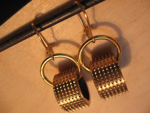 Small golden industrial punk — foto 1