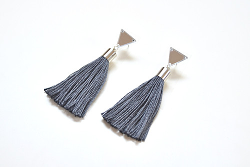 Náušnice Mirror Triangle Dark Grey Tassel — foto 1