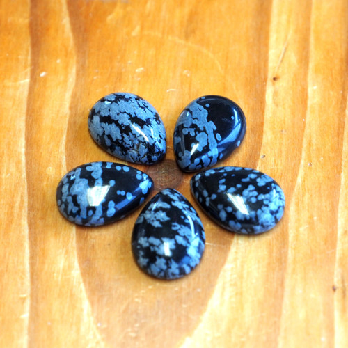 Kabošon Slza 13x18mm - Obsidián Sněžný