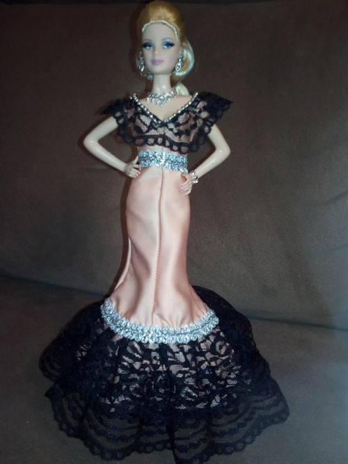 Šaty pro Barbie — foto 1