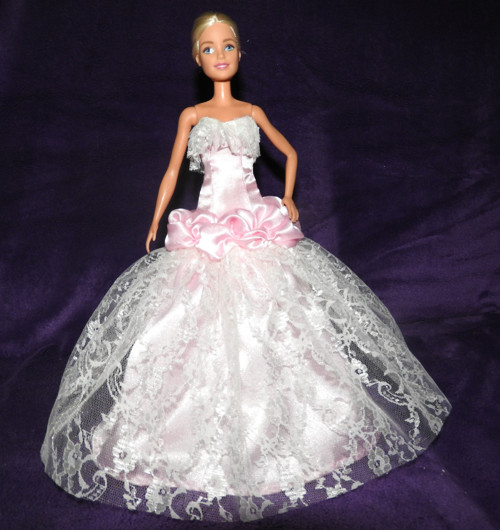 Šaty pro Barbie — foto 1