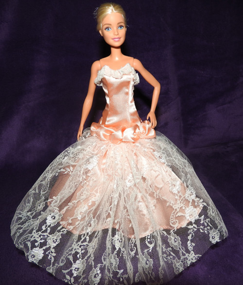 Šaty pro Barbie — foto 1