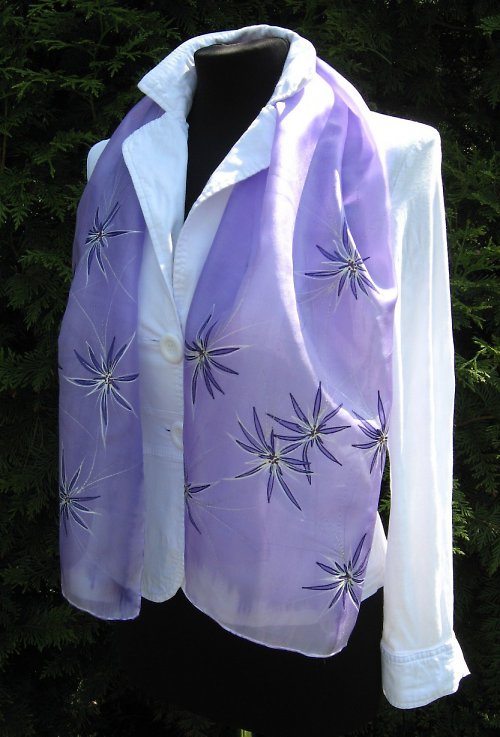 EVEMODE - hedvábný šál "Viola flower" — foto 1