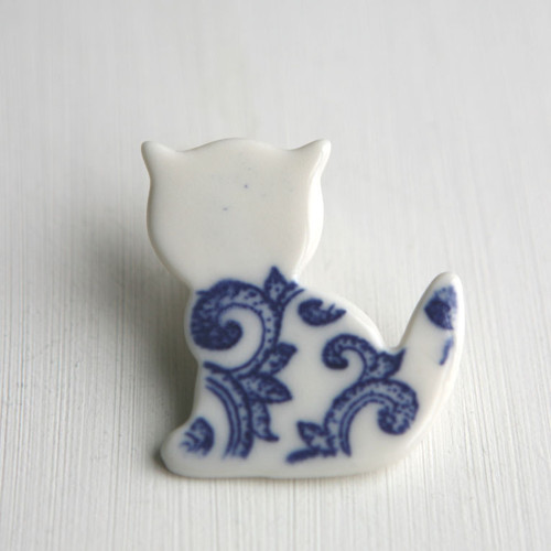 Nazdobeně... Kočka (porcelánová brož) — foto 1
