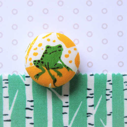 Knoflík buttonek (střední 28mm) - Princ Žabák