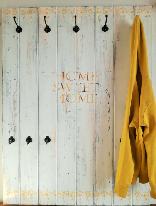 Vešiak - home sweet home/ žltý