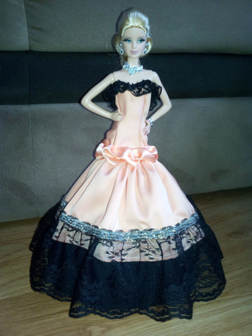 Šaty pro Barbie — foto 1