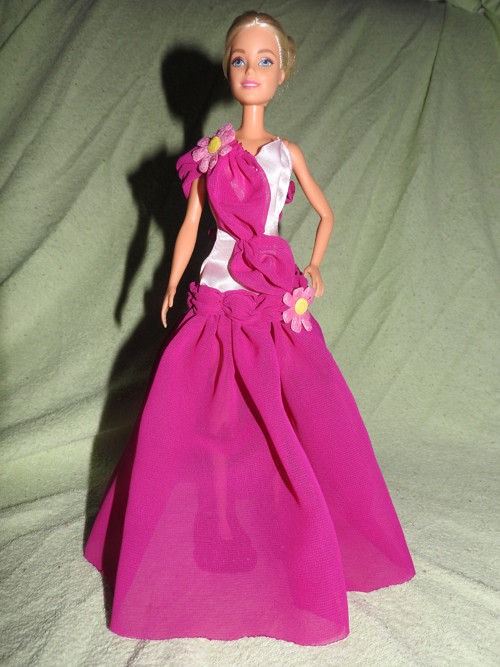 Šaty pro Barbie — foto 1