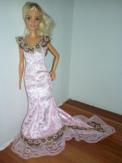 Šaty pro Barbie — foto 1