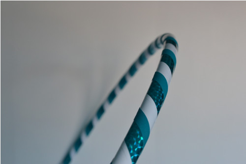 Obruč na hooping zelenomodro-bílá 85 cm SLEVA! — foto 1