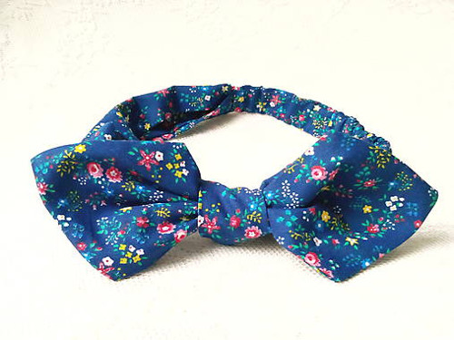 Pin Up headband on elastic (blue/flowers)