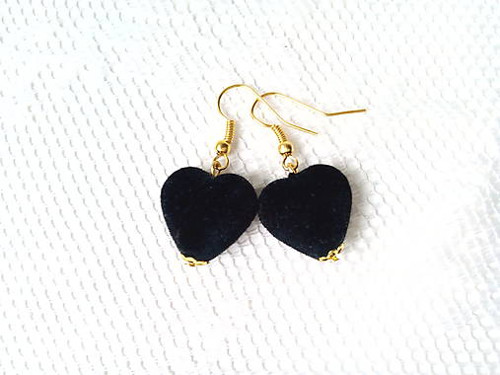 Velvet hearts earrings (black)