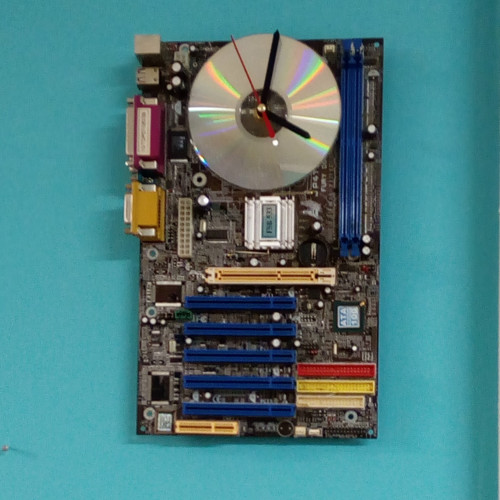 Hodiny z PC 27 — foto 1