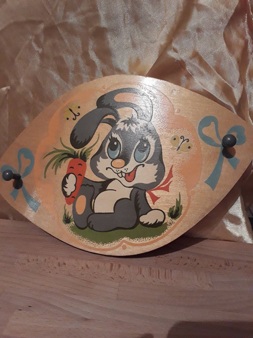 Dřevěný dětský retro věšák