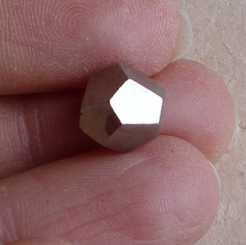 Pyrit krystal - 1 cm — foto 1