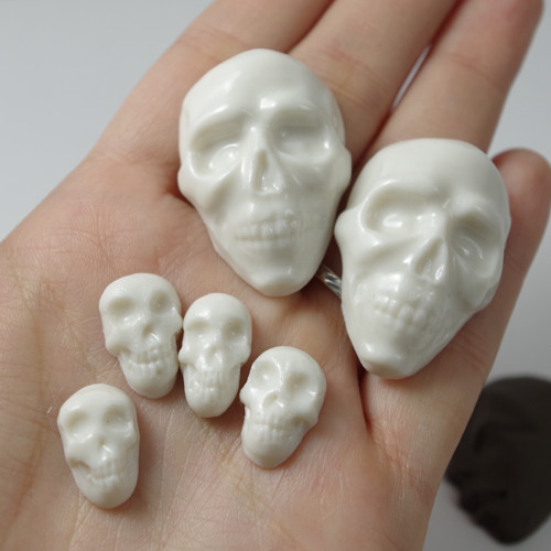Porcelánový kabošon lebky velký — foto 1