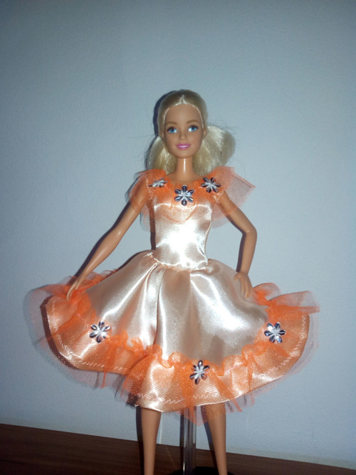 Šaty pro Barbie — foto 1