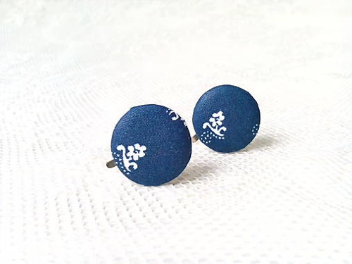 Dark blue folklore clips