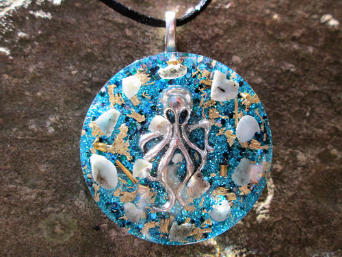 Orgonit ,, Tajemství " - larimar, křišťál — foto 1