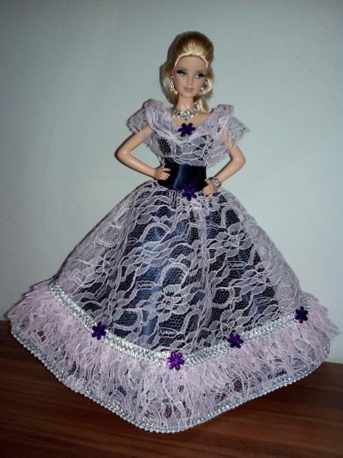 Šaty pro Barbie — foto 1