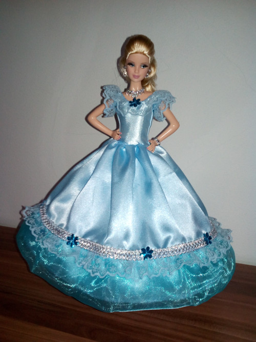 Šaty pro Barbie — foto 1