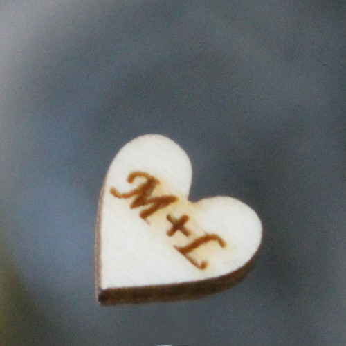 Mini srdíčka s iniciály - sada 10 ks (13mm).