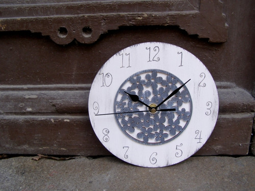Hodiny závěsné průměr 25 cm - Šedé květy
