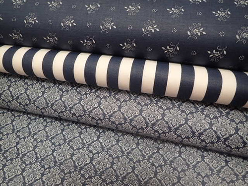 Látka - TMAVĚ MODRÁ + BÍLÉ ORNAMENTY — foto 1