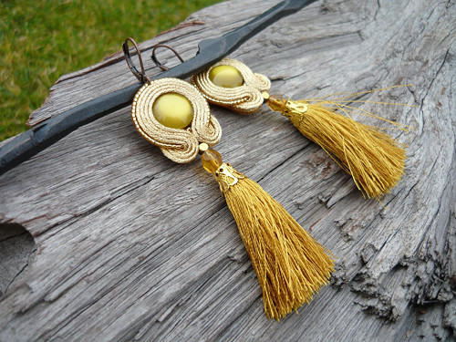 Soutache náušnice Zlaté střapcové — foto 1