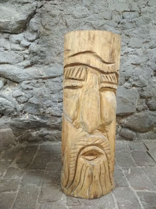 Tvář-podstavec pod květináč — foto 1