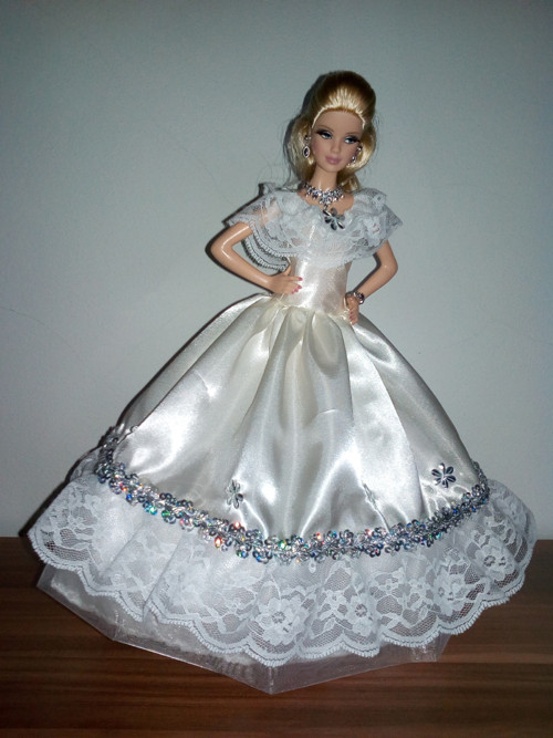 Šaty pro Barbie — foto 1