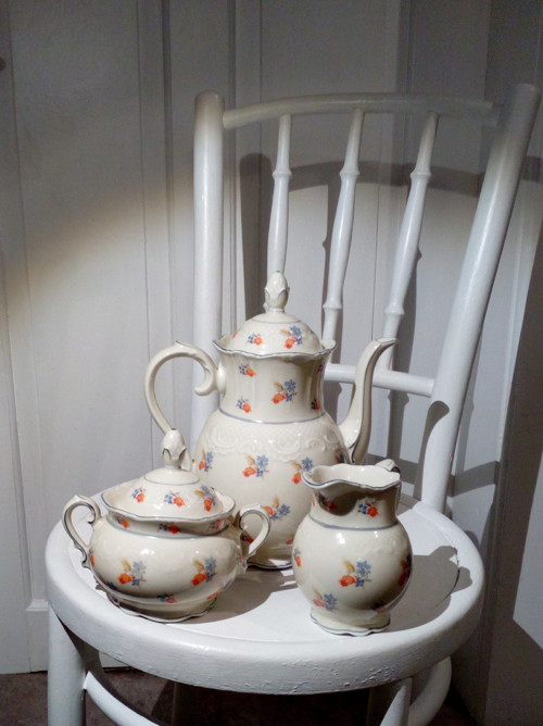 Porcelánová souprava s kvítky — foto 1