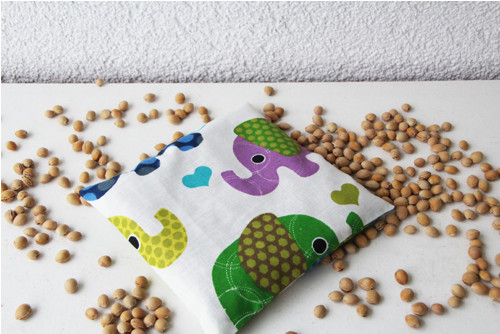 Nahřívací polštářek s třešňovými peckami