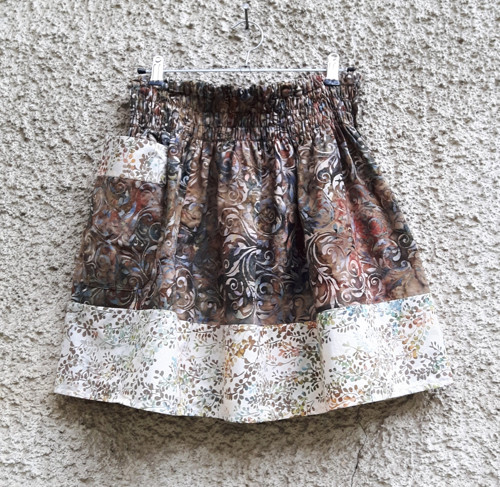 Sukně Hnědé ornamenty s kapsou — foto 1