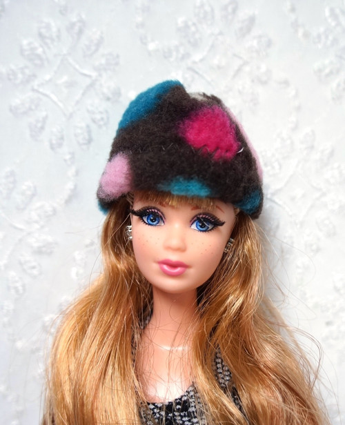 Čepice pro Barbie — foto 1