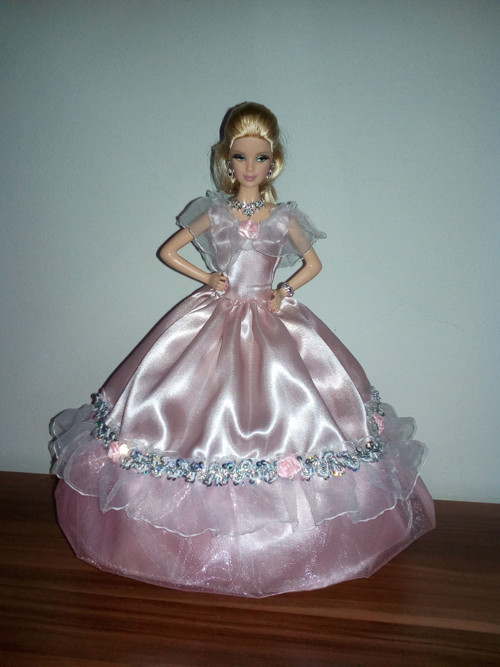 Šaty pro Barbie — foto 1