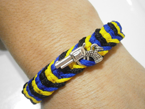 Tříbarevný náramek s pistolí (Unisex)
