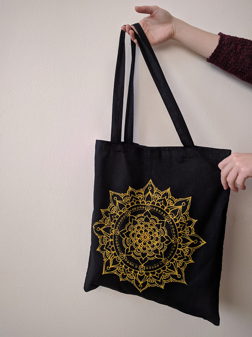 ...žlutá mandala na černé... — foto 1