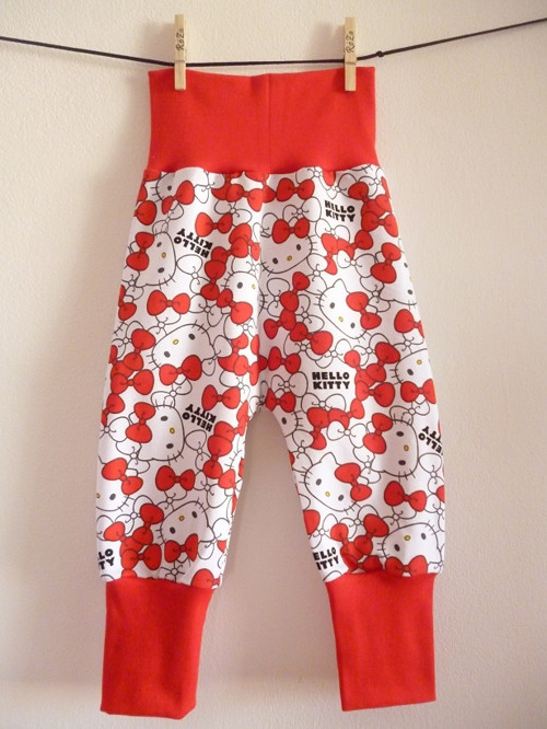 Turky - tepláčky s Hello Kitty — foto 1