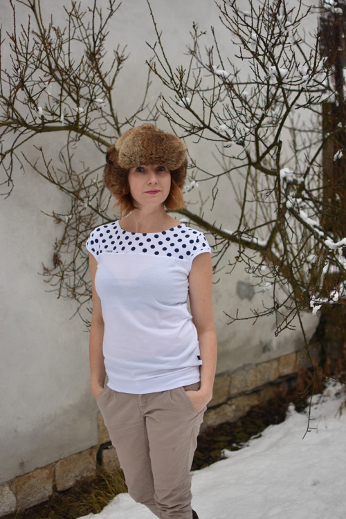 Bílé-puntíkaté sedýlko, vel. L — foto 1