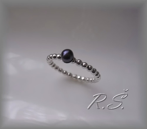 Kuličkový NEVALCOVANÝ šíře 2,6 mm s tmavou perlou