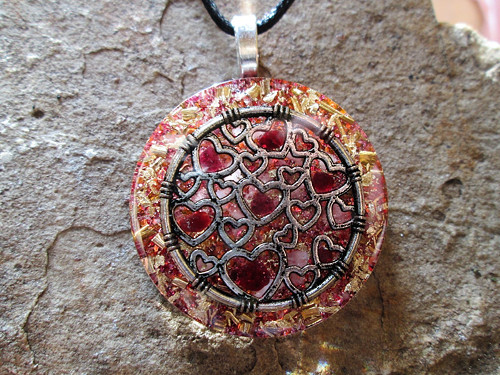 Orgonit ,, Talisman lásky " - růženín, granát — foto 1
