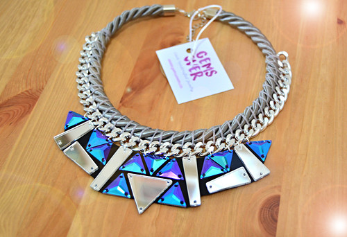 Náhrdelník Grey Rope Blue Triangles — foto 1