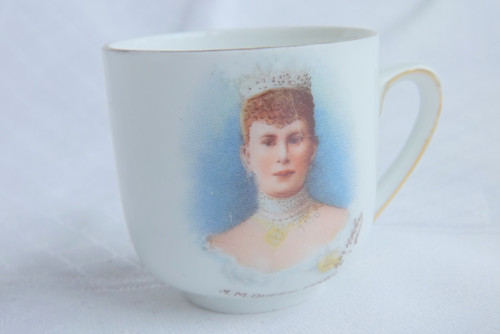 Půvabný mini šálek s princeznou