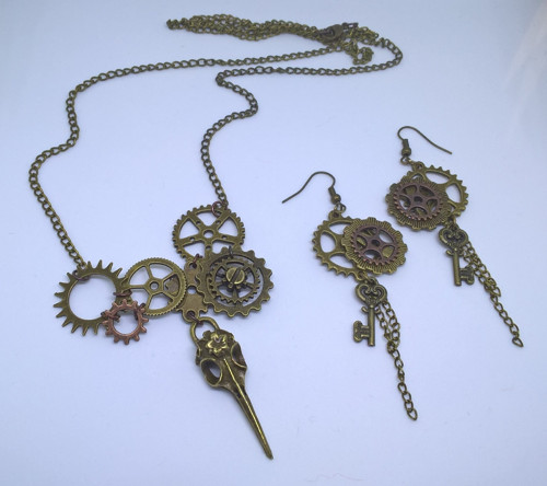 Náhrdelník a naušnice ve stylu steampunku