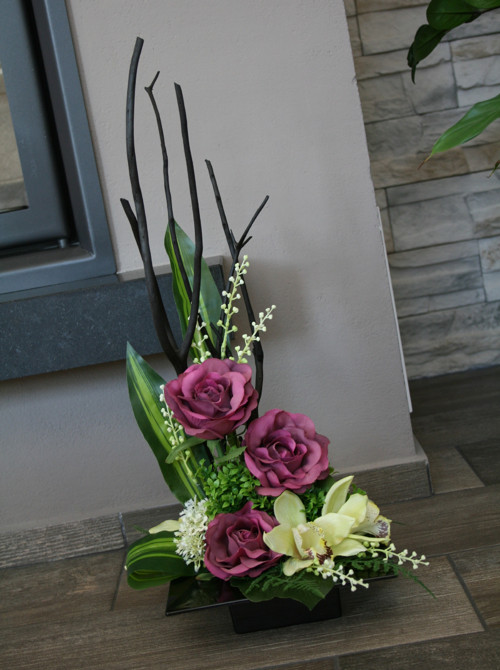 Ikebana s růžemi a orchidejemi — foto 1