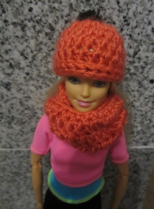 Nákrčník a kulich na barbie