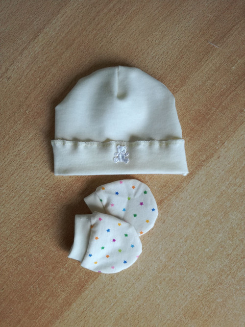 Čepička s rukavičkama — foto 1
