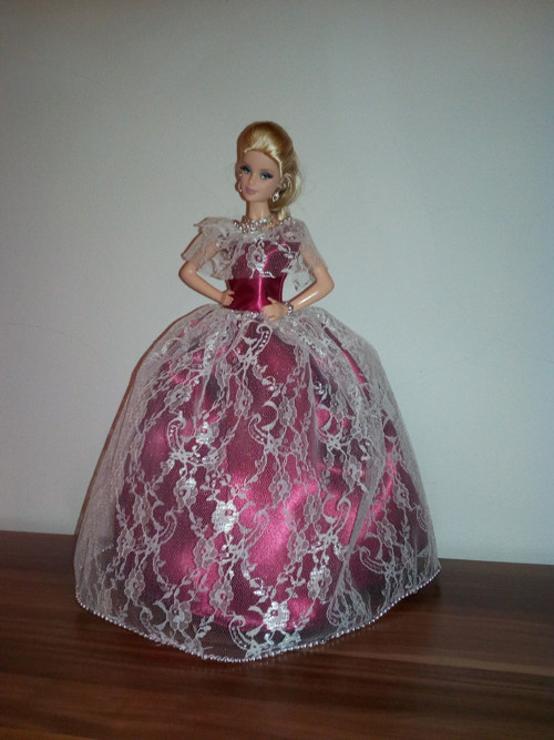 Šaty pro Barbie — foto 1