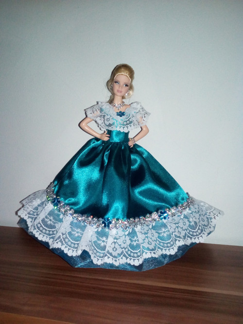 Šaty pro Barbie — foto 1